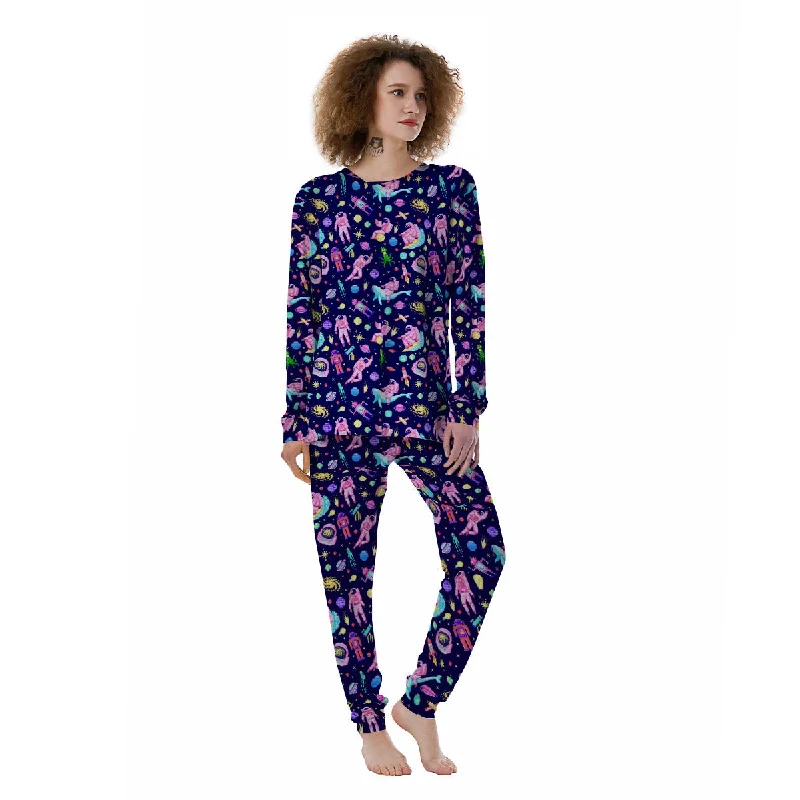 Space Astronaut 8 Bit Print Pattern Women's Pajamas Movie night pajama sets