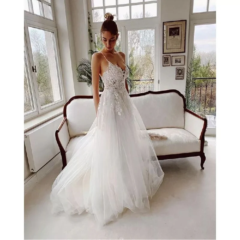 Garden Wedding Dresses V-Neck Tulle Spaghetti Straps Outdoor Lace Strapless Lace Dress