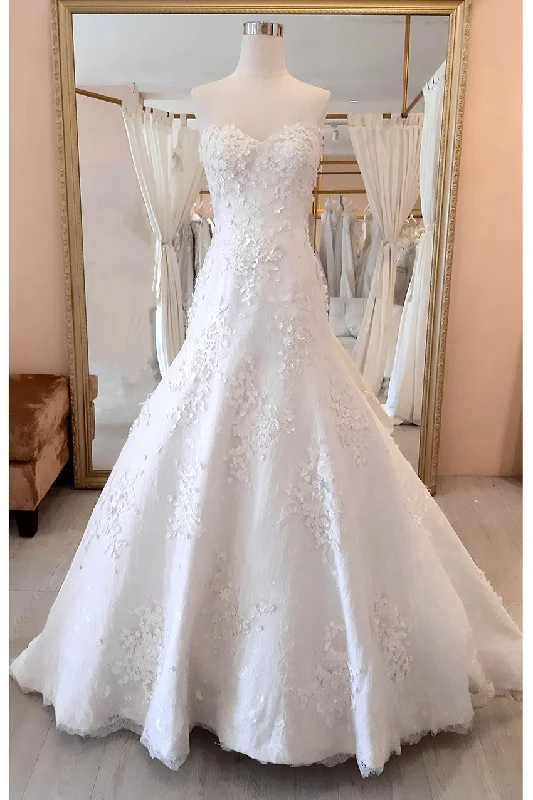 Rent: Hian Tjen - Sweetheart Floral Wedding Ball Gown Lace Sleeveless Dress